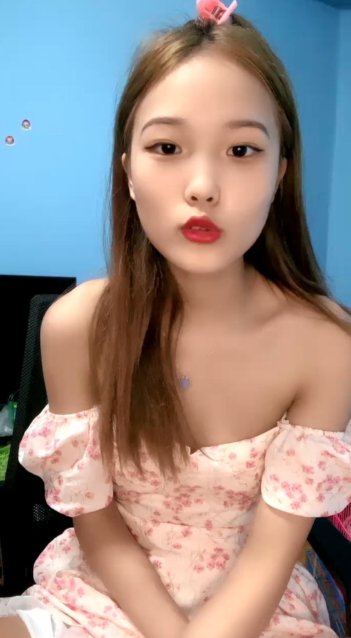 STP26726 20岁新人小姐姐 ！大红唇甜美活泼 ！脱掉小背心  贫乳小奶子  掰穴特写看洞洞  苗条身材展示