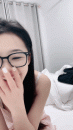 甜美眼镜骚妹【米奇女孩】，极品粉穴，人瘦胸大，说话嗲嗲的惹人疼