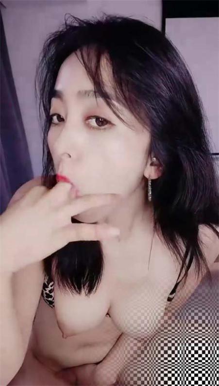 -颜值少妇【邱小姐】超骚御姐，美乳诱惑，大长腿，道具自慰