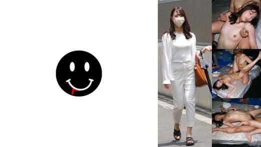 不满情绪的性感姐姐在私密角落释放欲望。