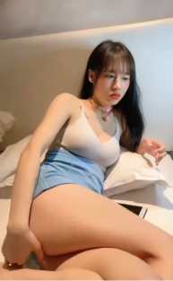 调教微胖女神！纯欲脸大长腿加黑丝，完美胸型，白虎嫩穴！