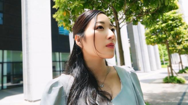 成熟优雅，难以抗拒的欲望。- 美玲