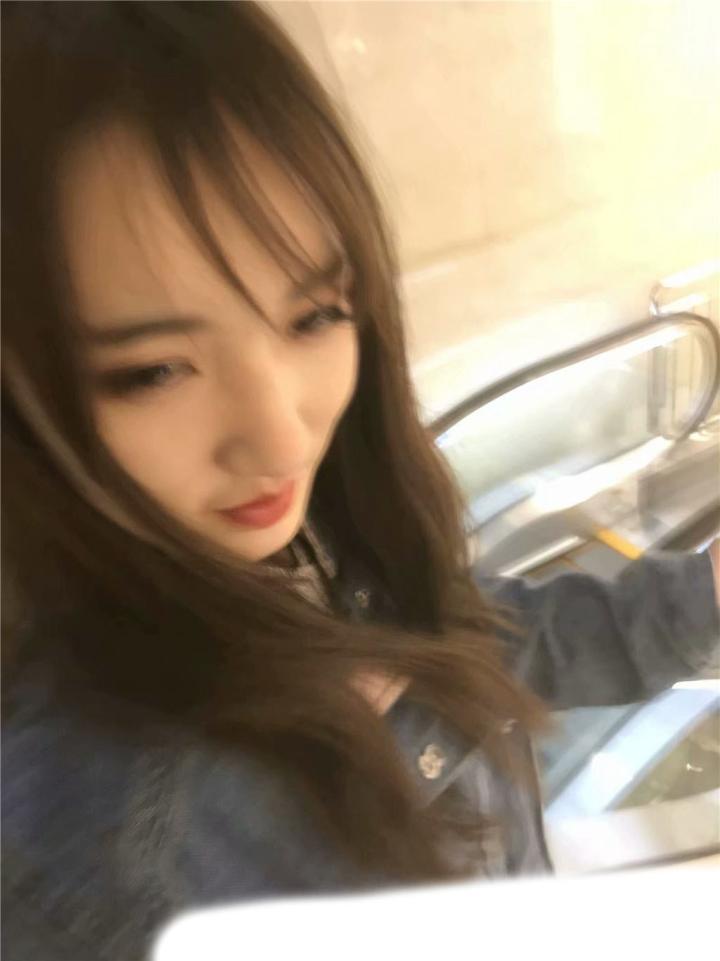 【云盘高质露脸泄密】美院拜金，高颜值小姐姐，沦为富家少爷性宠，户外野战，黑丝啪啪，商场换衣间性爱