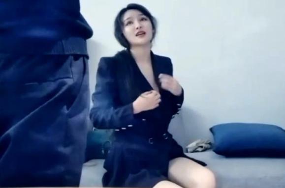 小哥大战 172CM长腿高挑 甜美外围女仆装女神，虽然长得挺瘦但是前凸后翘，奶子很大屁股翘，像郑爽一样的甜美