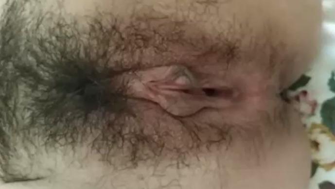 老婆的淫穴，被大鸡吧内射，操的已经合不拢了。