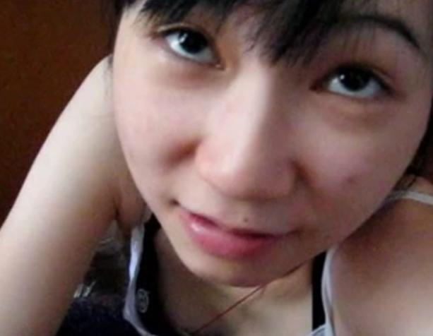 露脸98年清纯校花女神品尝大鸡巴 (2)