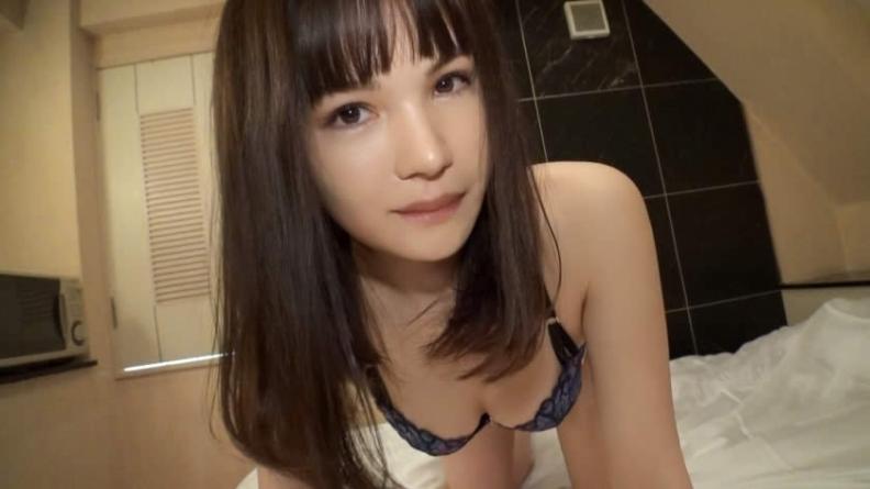 19岁美容系学生大胆出道，全裸自慰直播。