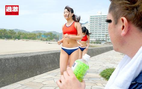 布团中被内射满身汗的女大学生，日晒夜间的淫乱娇娆。