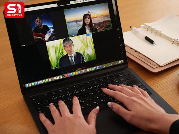  上半身穿着工作服 下半身却什么也没穿 远程视频会议时 半裸的姐姐任由我放肆的抽插 明日叶三叶 破解