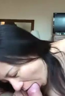 全程露脸熟女情人就是喜欢口交没办法