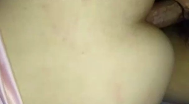 趁美女她老公不在家我爆菊中出