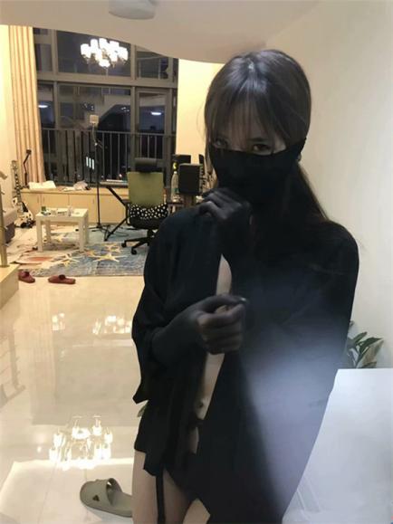 优衣库情侣性爱完整版私拍外流 丝足啪啪 试衣间偷操 户外跪舔 完美露脸