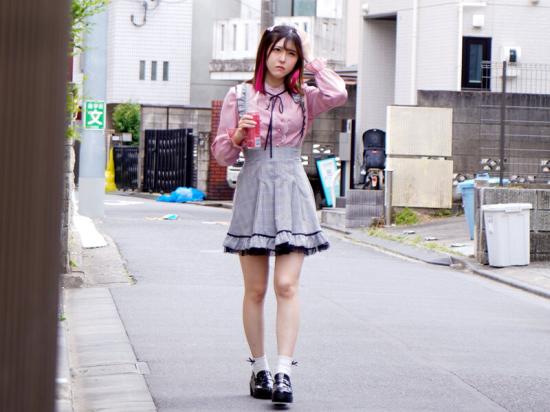 gvh-775 表情扭曲失禁深喉嚨輪姦 地雷系直播主被弱者男性們輪流玩弄 皆瀨明里