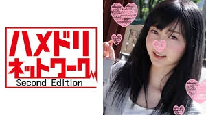 极品小浪蹄子18岁，为增加粉丝疯狂发送自拍。美少女与男友在校内偷情，极品身材被干到飘飘欲仙。