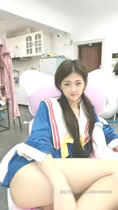 人美嘴甜哪都好看的小七跟闺蜜一起大秀诱惑狼友网上买的道具真不少全程露脸自慰各种道具抽插玩弄刮逼毛