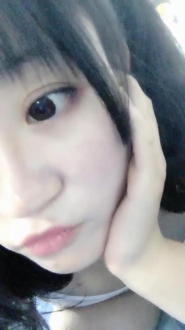 天然巨乳二次元美少女肉包子一口一口吃宿舍淫乱摇奶舍友都笑了我要去买辣条吃辣 你继续玩你的巨乳hhh