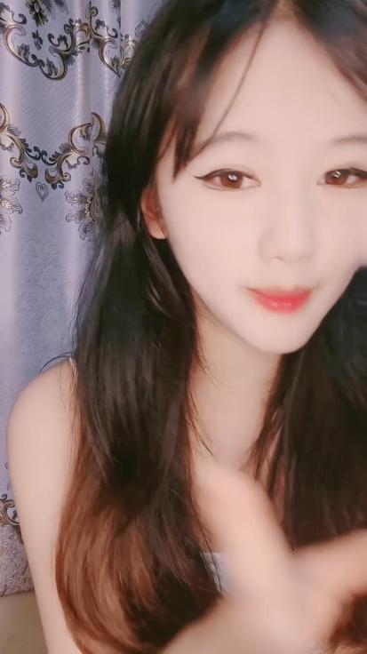 04小朋友甜美性感全程露臉可愛誘人大秀直播跟狼友撩騷互動脫衣豔舞洗澡誘惑揉着奶子摳着逼精彩刺激