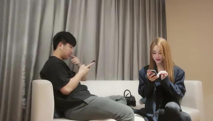 小宝寻花深夜场气质黄发妹子啪啪花臂纹身舔弄骑乘抽插猛操