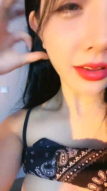 絲襪露臉極品好身材性感尤物激情大秀直播淫聲蕩語互動撩騷狼友水嫩的逼逼特寫展示道具抽插自己摳高潮