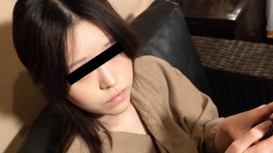 102125_01 天然素人 一边看动画一边挑战口交 川口明里