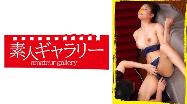 极度淫荡的美女主播，全裸直播激情自慰。