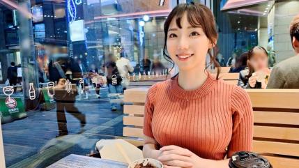 网红女大学生初次拍摄，可爱笑脸超萌，玩具玩得很开心，先用跳蛋，再来硬棒，性欲爆棚的她被干到高潮连连。