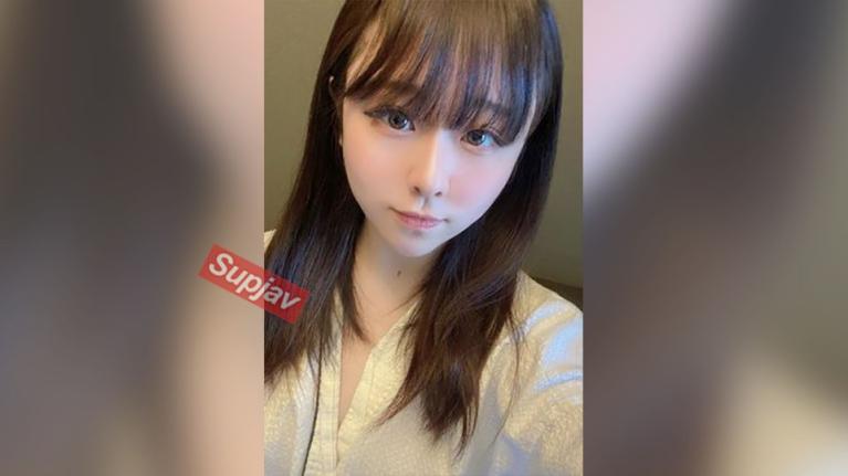 美臀粉嫩大长腿，粉红小穴被电动按摩棒玩弄到高潮连连，最后内射享受。- 爱丽娜B