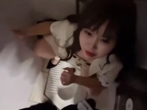 厕所强推了 刚来公司的 财务小姐姐 Chinese homemade video