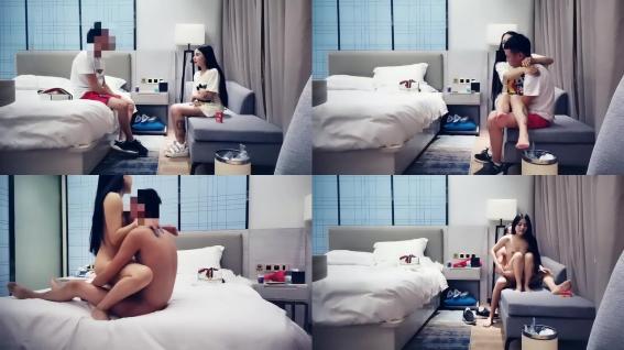 老哥網約腿上紋身網紅外圍小姐姐性感紅唇美腿騎在身上互摸解開内衣主動騎乘暴插小穴中場休息再繼續操