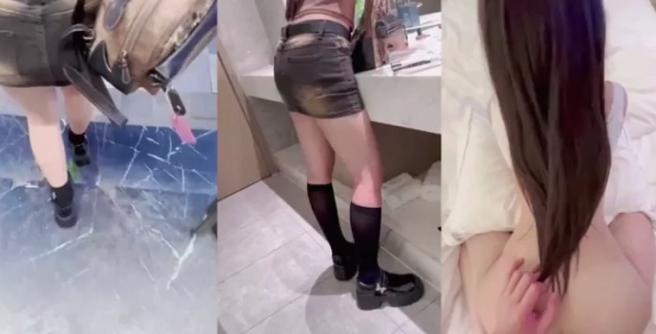 清纯女大学生，亲个嘴内裤湿成河，人美逼紧极品女 Chinese homemade video