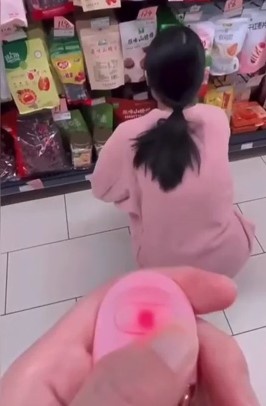 无线跳蛋逛商场，酒店门口射一脸，健身少妇女邻居 Chinese homemade video