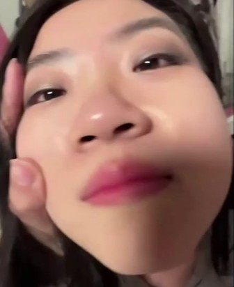 公司前台小美女与同事偷情被调教的眼神迷离骚媚 Chinese homemade video