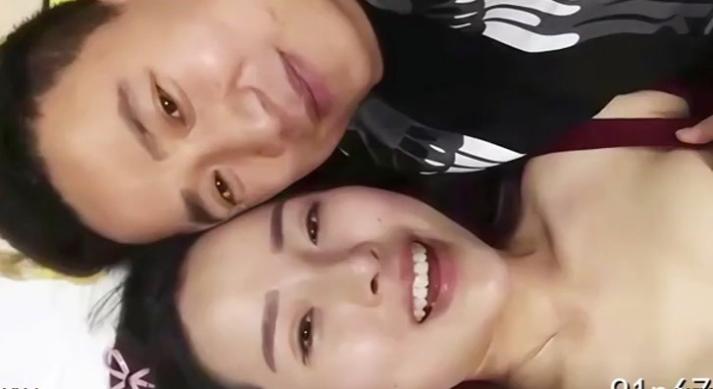 【贵在真实】小夫妻情到深处直接在医院病床上干起来了 Chinese homemade video