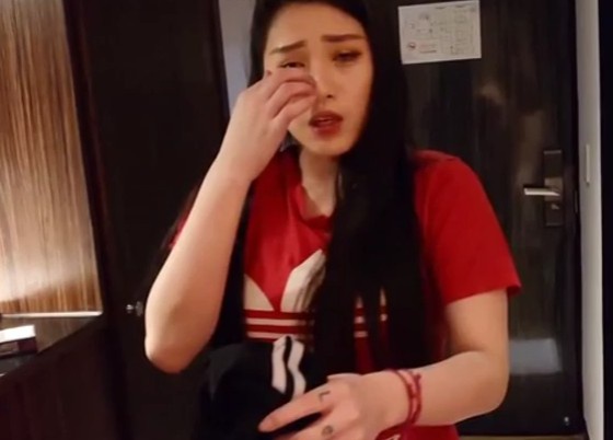 一镜到底约操大奶子女同事 Chinese homemade video