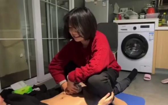 真实反差清纯女大学生，足交调教男同学，小鲜肉喜欢被硬控，暴力足交强制 Chinese homemade video