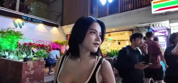 打野搭讪妹子回酒店 两男一女3P连续两根插入小穴 Chinese homemade video