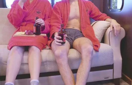 女人穷游的代价三亚遇老外！蜂腰蜜臀窗户前无套爆插 Chinese homemade video