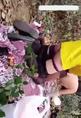 现在送个外卖没想到还有艳遇？打野战要么家里干这哥们运气真好 Chinese homemade video