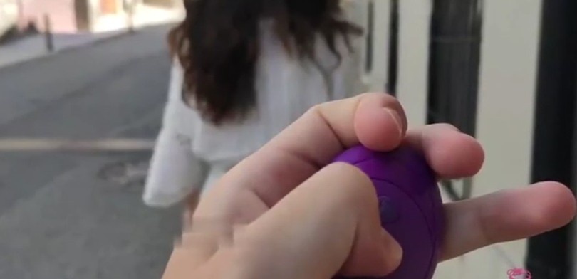 夹跳蛋出门逛街 异常难受啊 不好好学习 甘愿做小母狗 Chinese homemade video