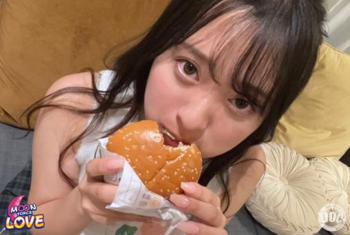 零距离甜蜜情侣：吻魔女友约会归来超惬意缠绵时刻 - 夏帆