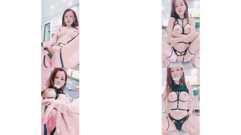 有点像混血网红妹妹美腿嫩穴全身粉嫩性感情趣装，假屌骑坐抽插，玻璃棒猛捅，好爽呻吟娇喘