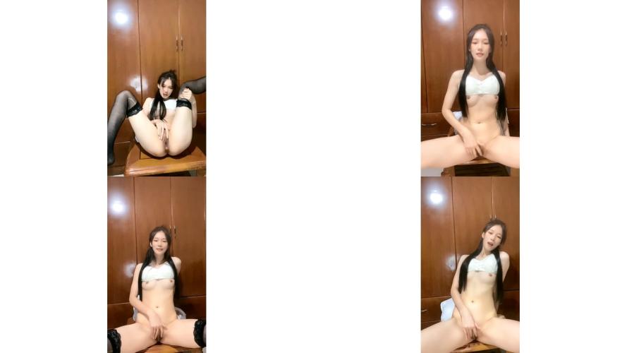 新來的學妹全程露臉在狼友的金錢攻勢下極盡風騷，聽狼友指揮淫聲蕩語不斷互動撩騷，揉奶玩逼道具抽插真刺激