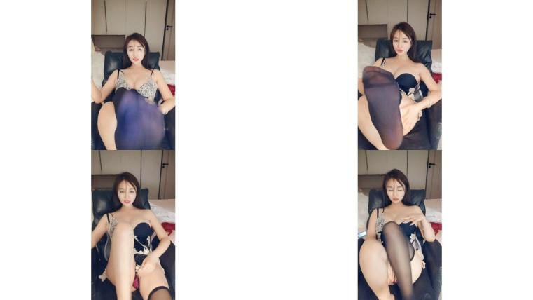 -黑丝露脸极品少妇镜头前的诱惑，撩骚互动狼友揉奶玩逼，道具抽插骚穴，浪叫呻吟表情销魂又刺激精彩不要错过