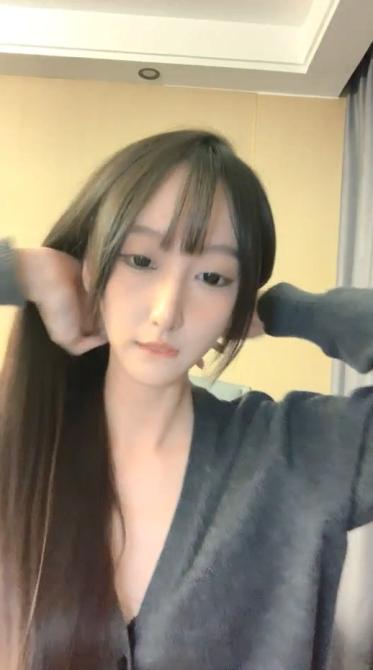 近期全网下海最极品青春漂亮的女神 偶像明星般的9分顶级颜值 大大的眼睛炯炯有神 高挑的身材