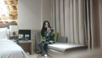 高品质探花 看着文静收完钱立马变骚  超近视角扣穴 完美肥臀骑坐斜入爆插小穴