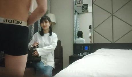 高品质探花  白衣清纯乖巧小妹  舌功一流蹲着猛舔  后入爆操大屁股奶子晃动