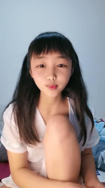 萝莉小妈回归直播 全程露脸大秀直播 身材保养的很好 揉奶抠逼还是那个骚劲 浪荡呻吟不止精彩刺激不断