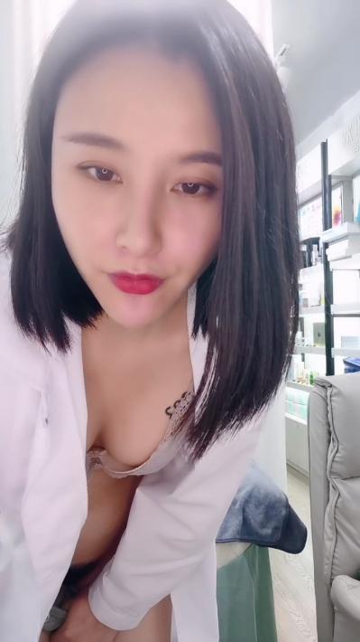 美容院上班的小宝贝颜值不错  深夜一个人在店里自慰 揉奶子自慰骚穴呻吟  特写展示 听狼友指挥不要错过