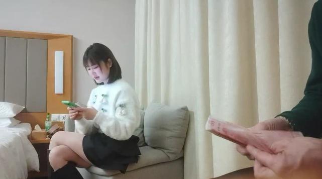 甜美平面模特  乖巧听话  在追求最高颜值的路上一发不可收拾 骚逼里高频抽插引爆全场