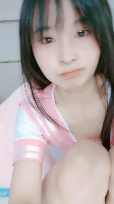 02年一脸懵逼超嫩小姐姐  情趣学生制服  无毛粉嫩小穴  假屌猛插翘起屁股特写  呼吸急促娇喘嗲嗲  上位骑乘搞得很湿